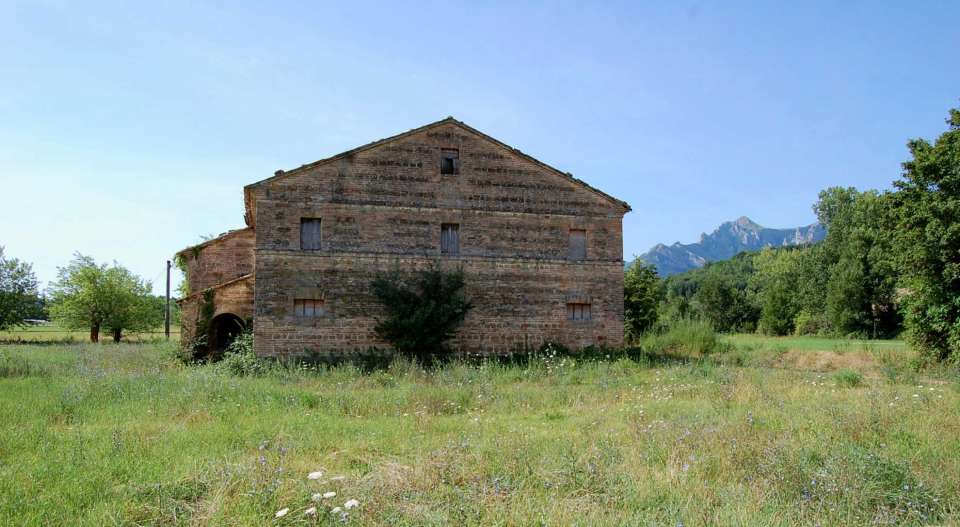 Podere da Restaurare Sarnano Castello della Rocca