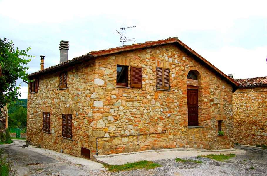 Fabbricato unifamiliare in pietra Sarnano