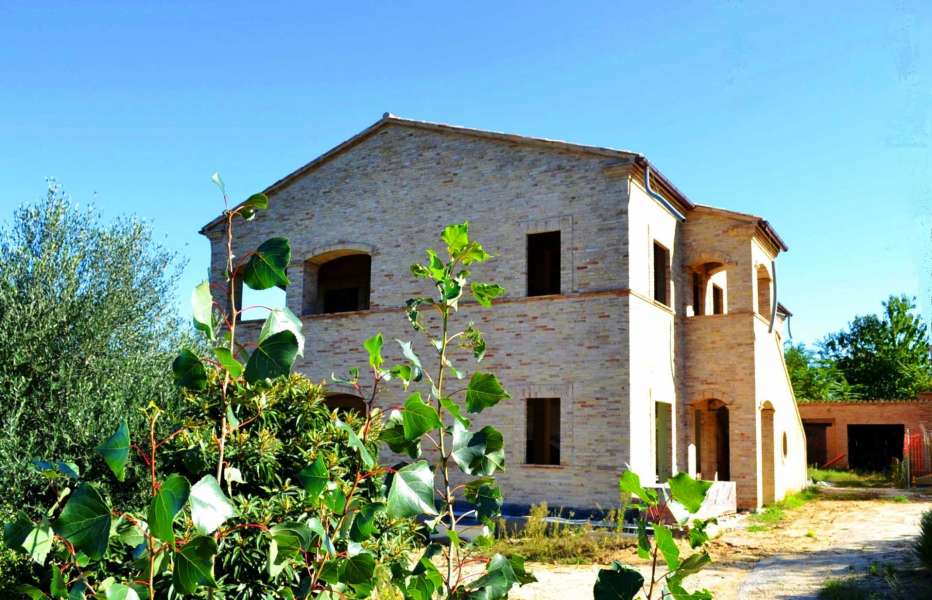 Casolare in vendita nella di campagna di Macerata