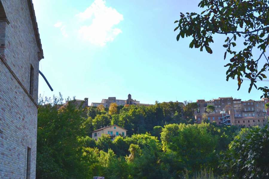 Casolare in vendita nella di campagna di Macerata