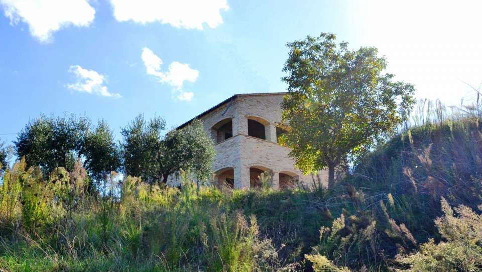 Casolare in vendita nella di campagna di Macerata