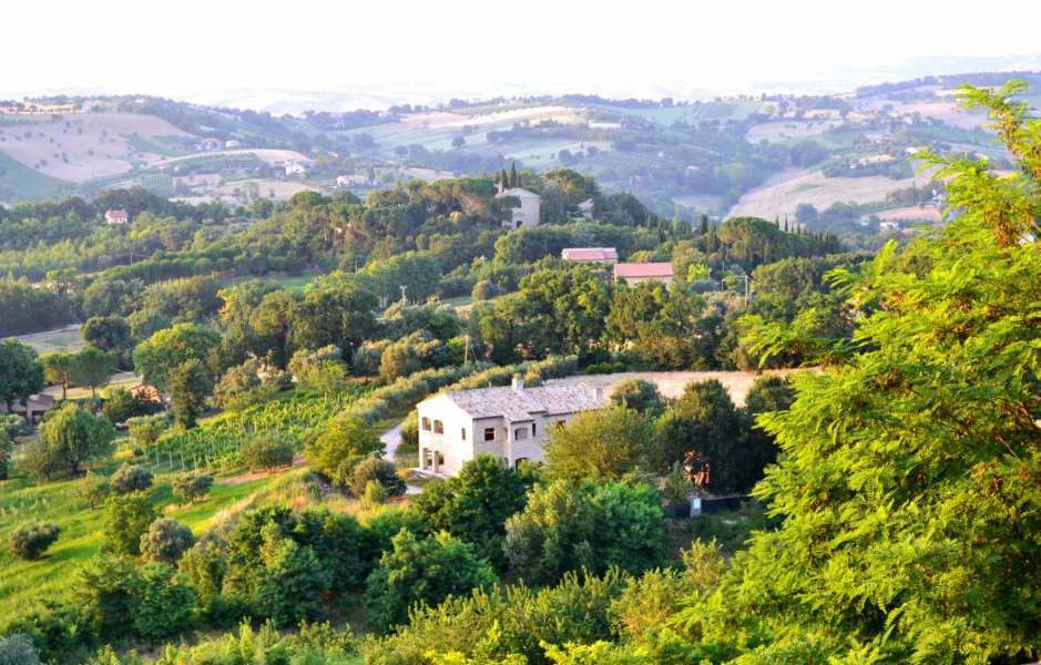 Casolare in vendita nella di campagna di Macerata