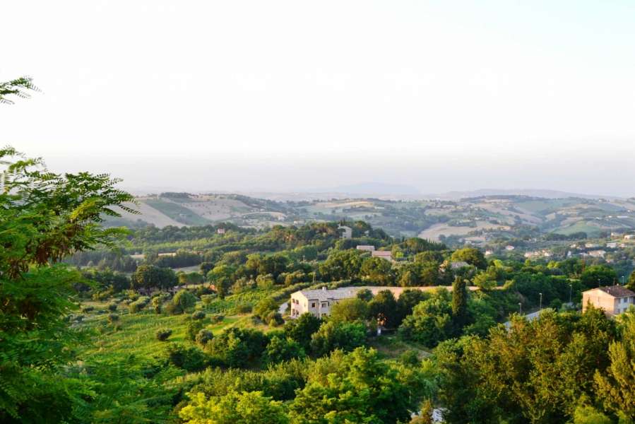 Casolare in vendita nella di campagna di Macerata