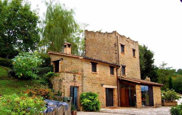 tower house for sale Gualdo
