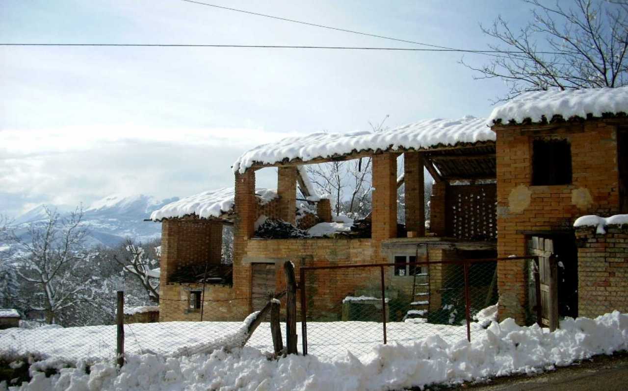 Old barn for sale in Vecciola