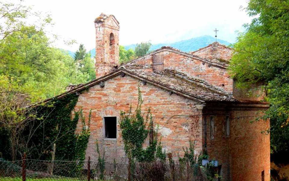 Ancient church for sale in le Marche