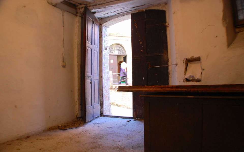 Apartment and shop in the historic center of Sarnano