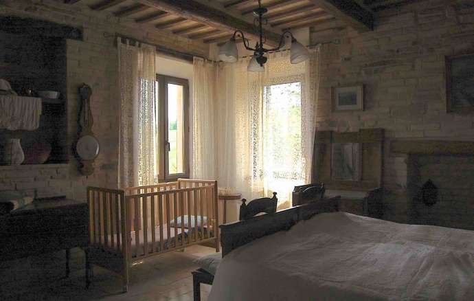 Casale restaurato in vendita nella campagna di Montappone