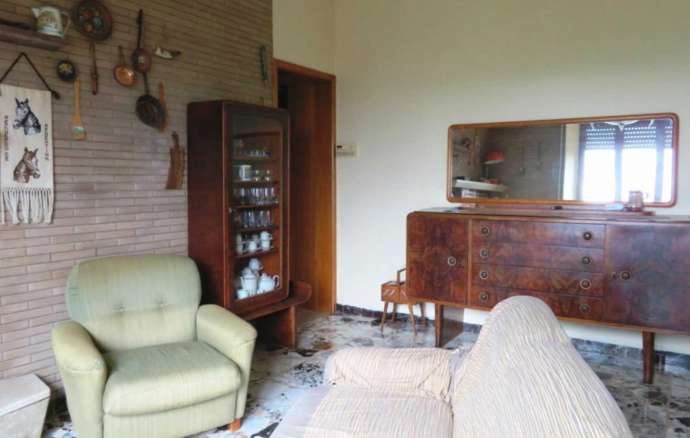 Apartment with garage and cellar for sale in the countryside of Loro Piceno, Macerata province, Le Marche