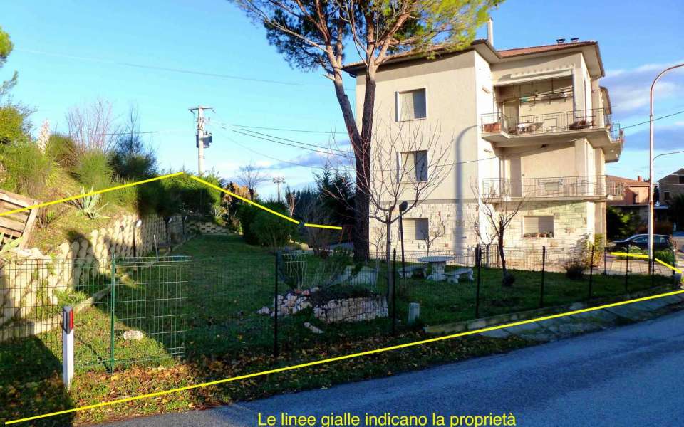 Appartamento, dependance, garage e cantina in vendita in palazzina a Loro Piceno, Borgo San Lorenzo