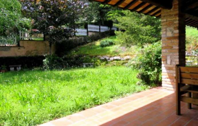 Casa antisismica rifinita in pietra con giardino esclusivo in vendita a 3 km dal centro di Sarnano
