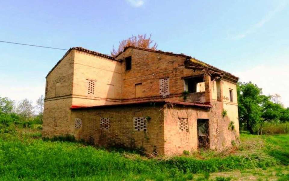 Casale in campagna da ristrutturare - Morrovalle