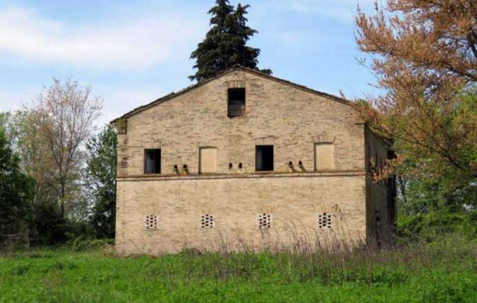 Casale in campagna da ristrutturare - Morrovalle