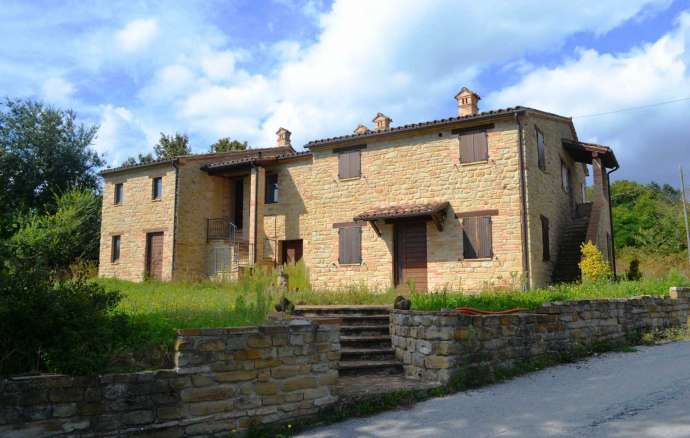 Restored big farmhouse Gualdo