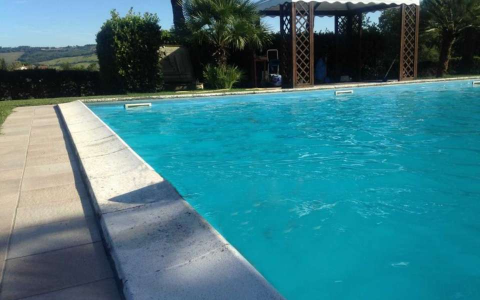 Villa with swimming pool Montecassiano (MC)